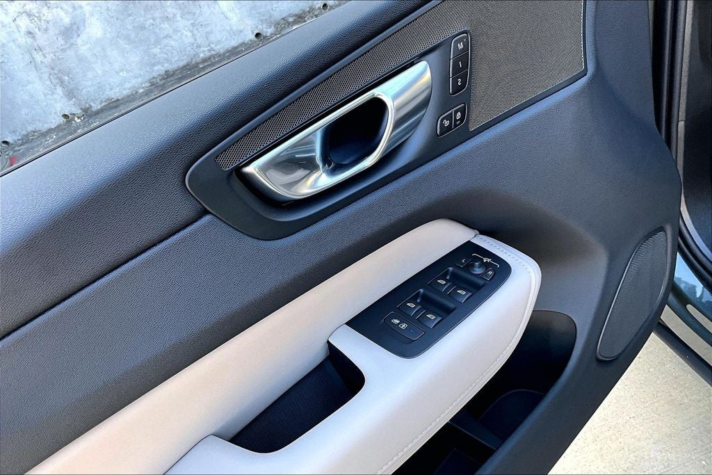 2026 Volvo XC60 B5 Core