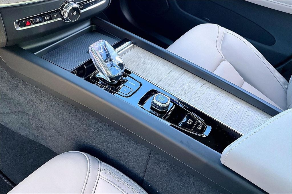 2026 Volvo XC60 B5 Core