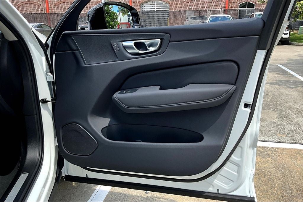 2026 Volvo XC60 B5 Core