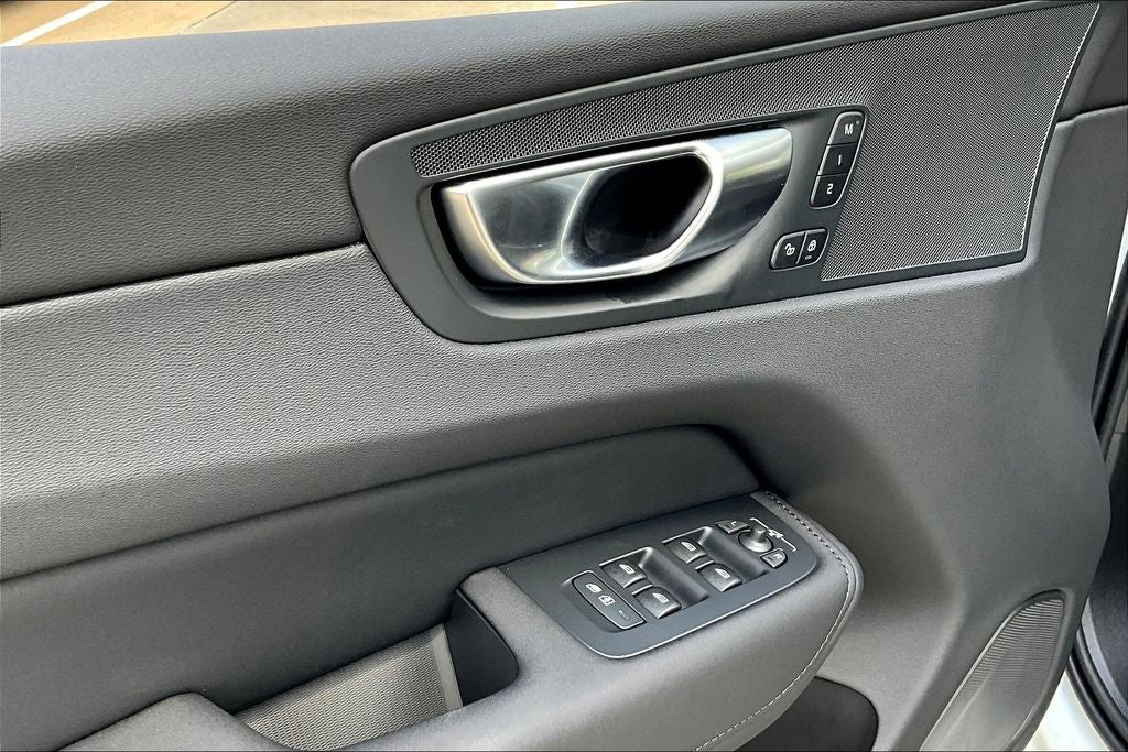 2026 Volvo XC60 B5 Core