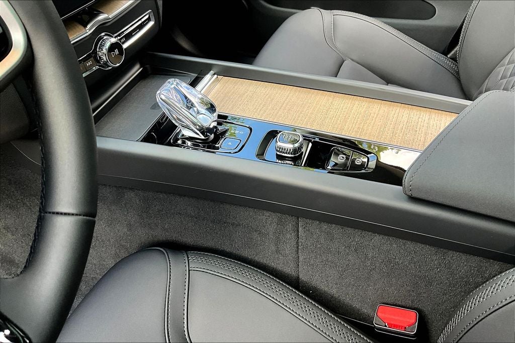 2026 Volvo XC60 B5 Core