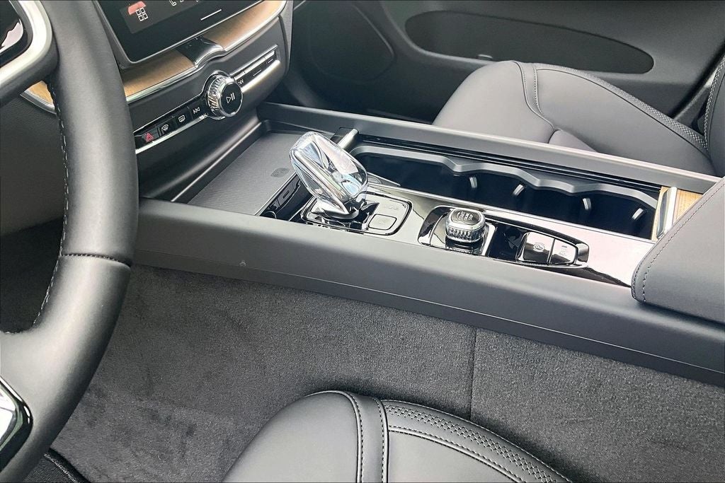 2026 Volvo XC60 B5 Core