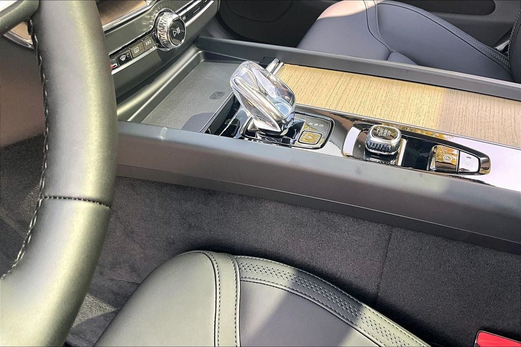 2026 Volvo XC60 B5 Core