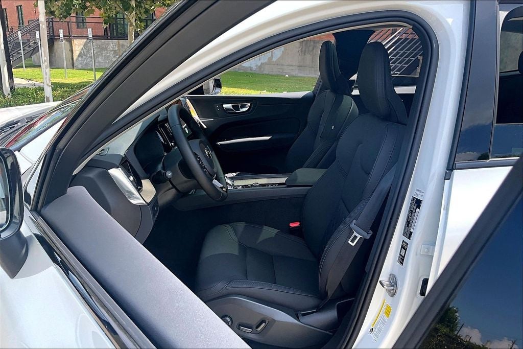 2026 Volvo XC60 B5 Core