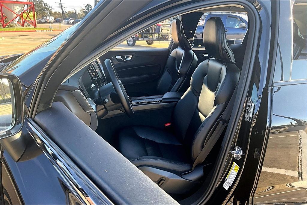 2025 Volvo XC60 B5 Core