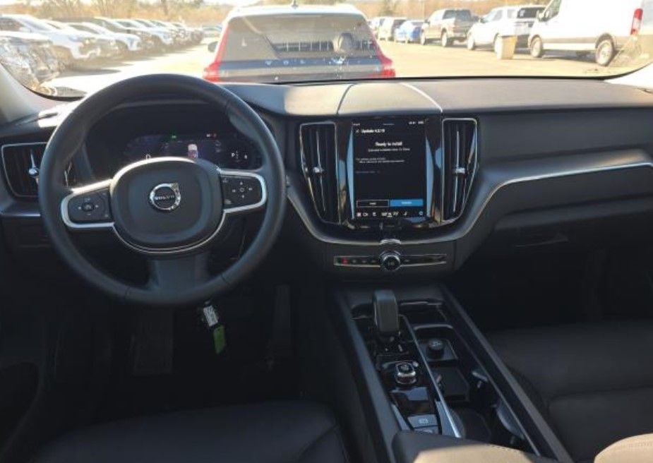 2025 Volvo XC60 B5 Core