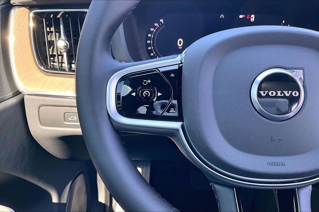 2026 Volvo XC60 B5 Core