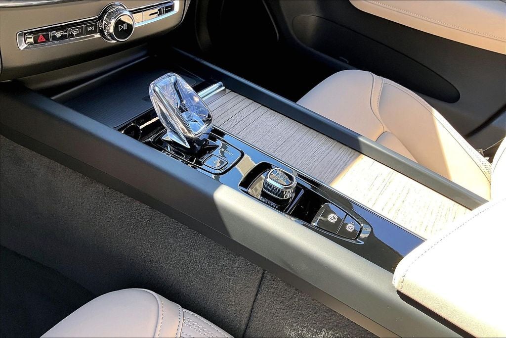 2026 Volvo XC60 B5 Core