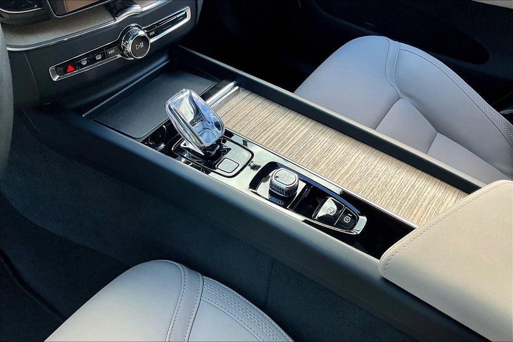 2026 Volvo XC60 B5 Core