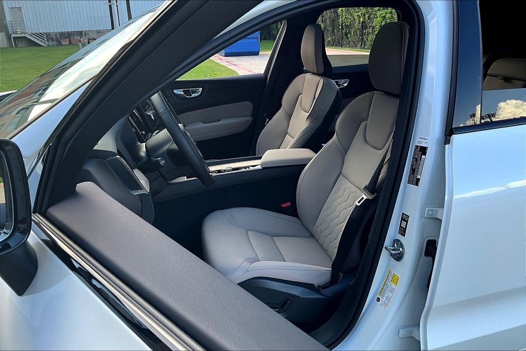 2026 Volvo XC60 B5 Core