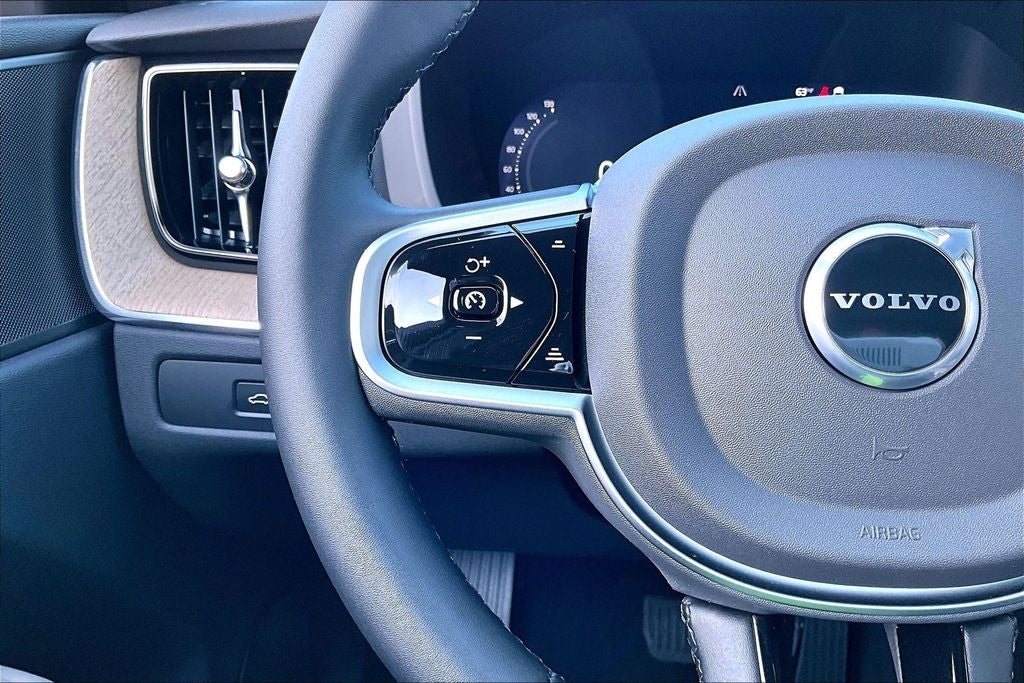 2026 Volvo XC60 B5 Core