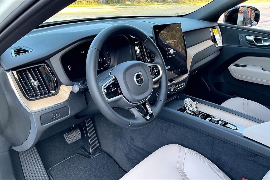 2026 Volvo XC60 B5 Core