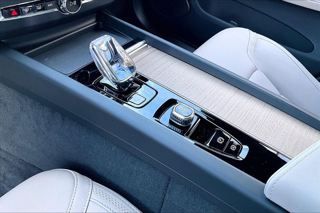 2026 Volvo XC60 B5 Core