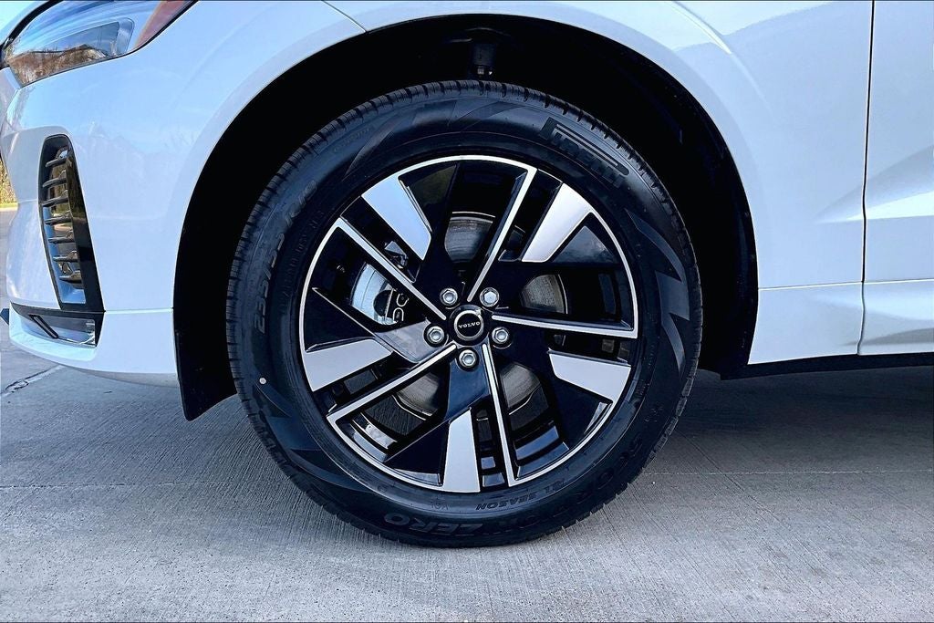 2026 Volvo XC60 B5 Core