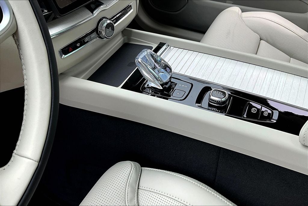 2026 Volvo XC60 B5 Ultra