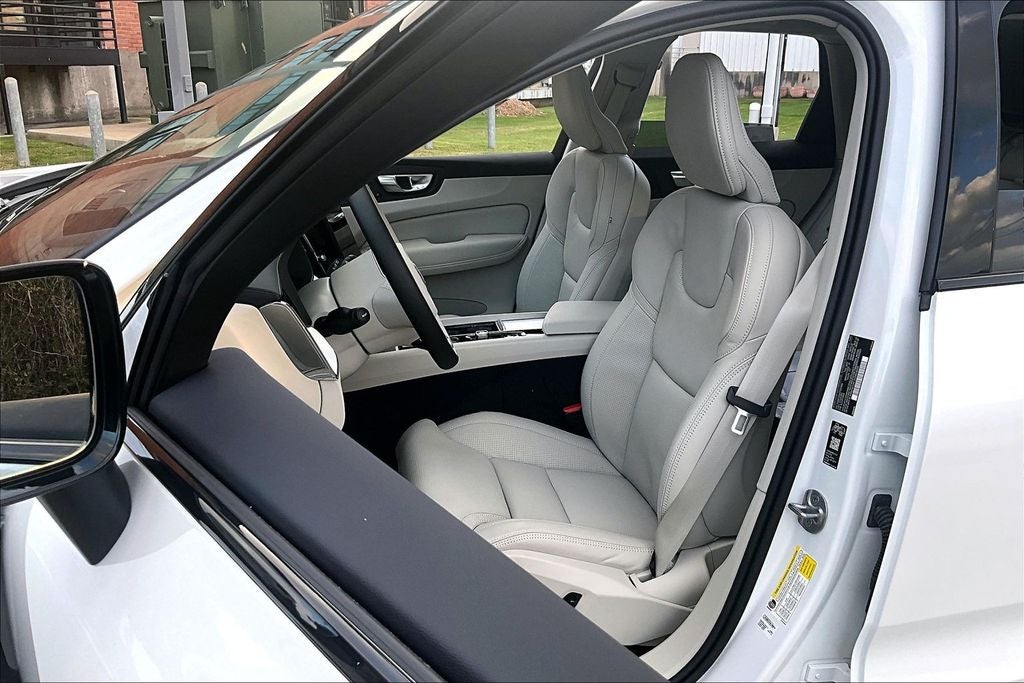 2026 Volvo XC60 B5 Ultra