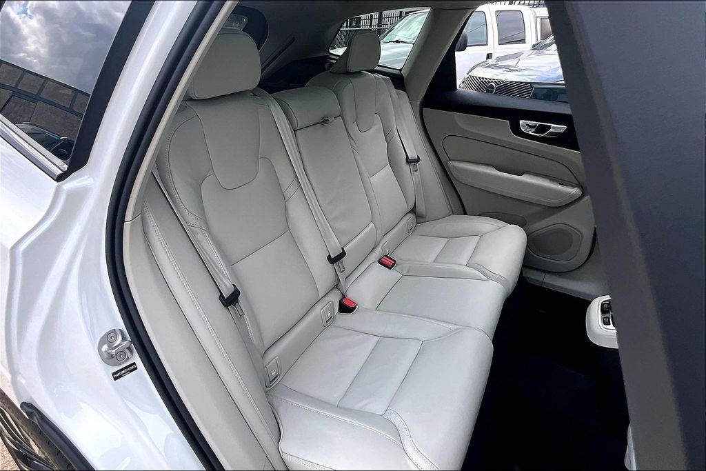 2026 Volvo XC60 B5 Ultra