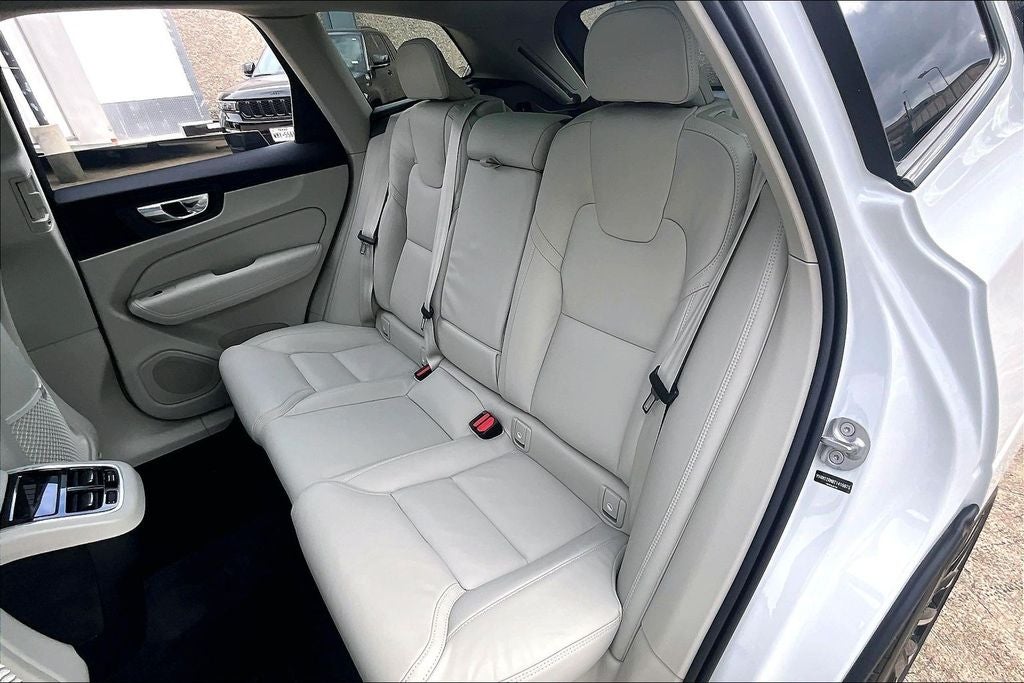 2026 Volvo XC60 B5 Ultra