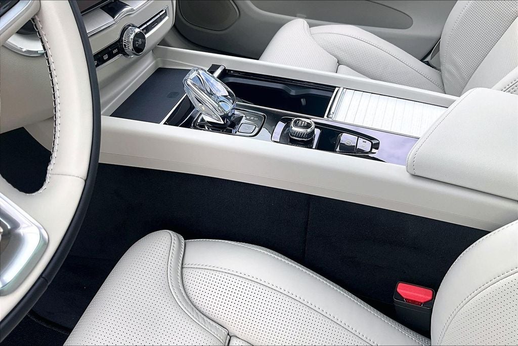 2026 Volvo XC60 B5 Ultra