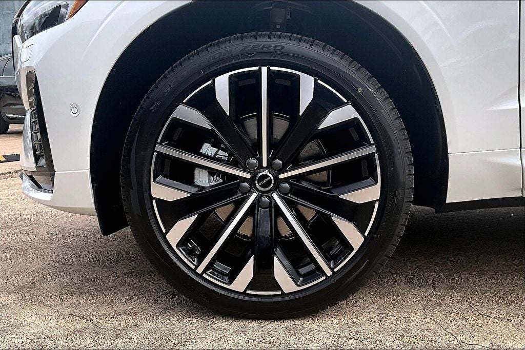 2026 Volvo XC60 B5 Ultra