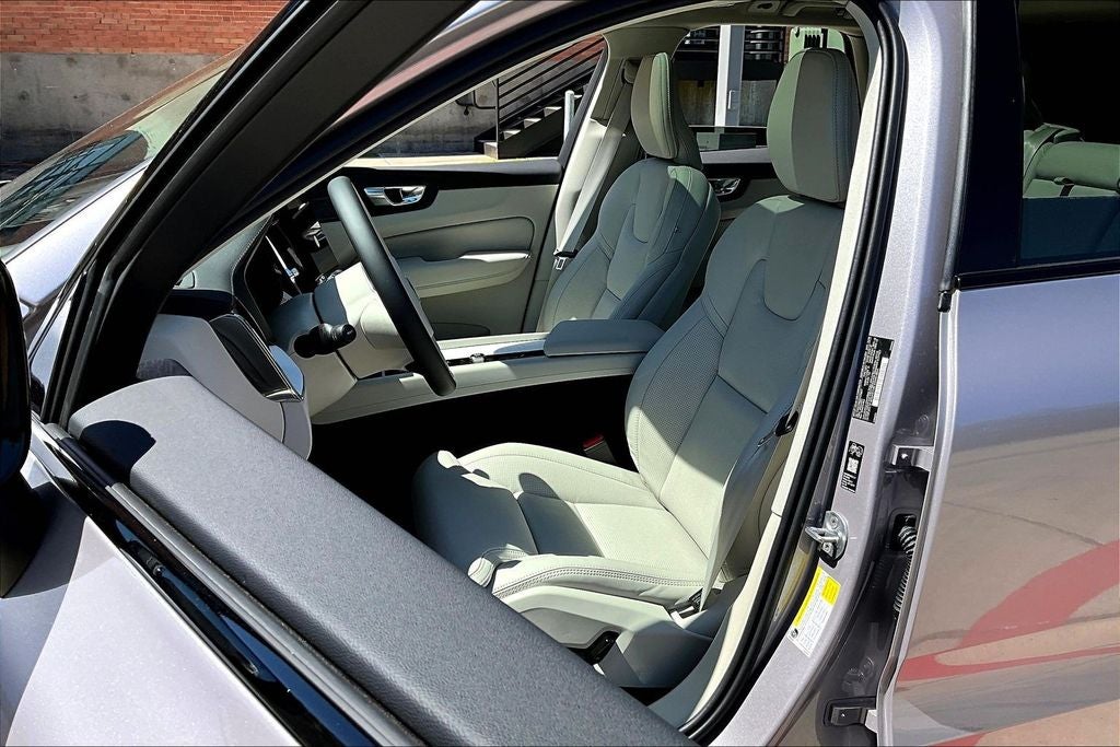 2026 Volvo XC60 B5 Ultra