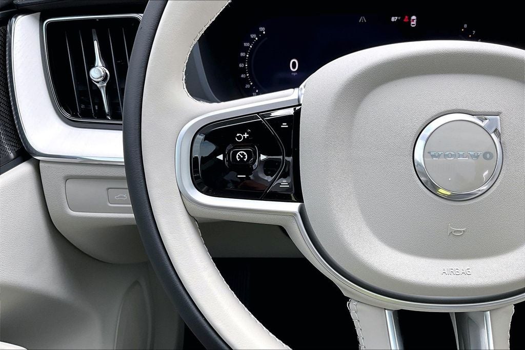 2026 Volvo XC60 B5 Ultra