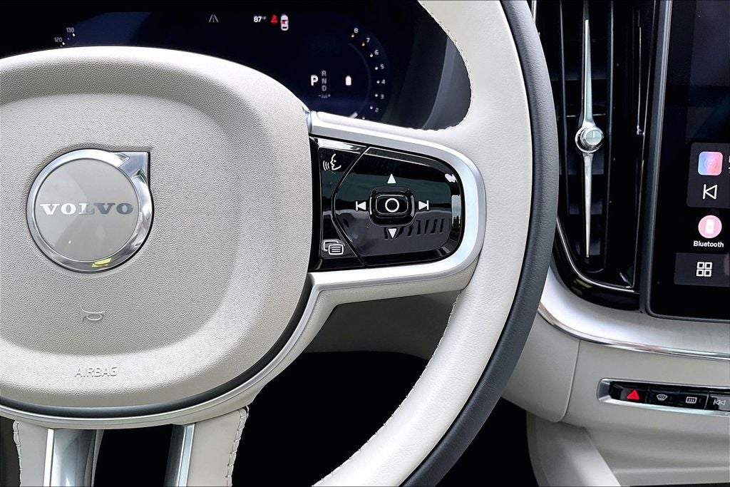 2026 Volvo XC60 B5 Ultra