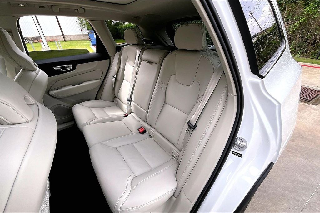 2026 Volvo XC60 B5 Ultra