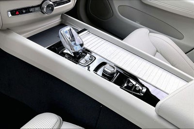 2026 Volvo XC60 B5 Ultra