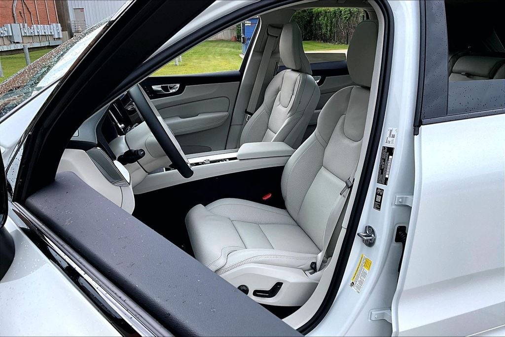 2026 Volvo XC60 B5 Ultra