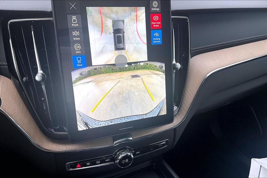 2026 Volvo XC60 B5 Ultra