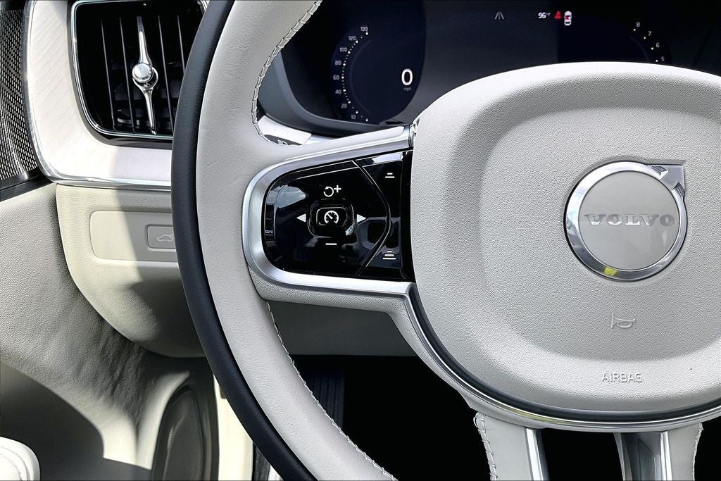 2026 Volvo XC60 B5 Ultra