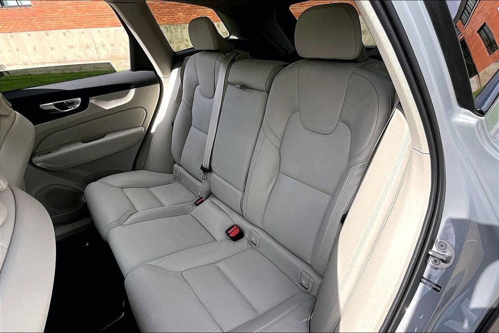 2026 Volvo XC60 B5 Ultra