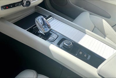 2026 Volvo XC60 B5 Ultra