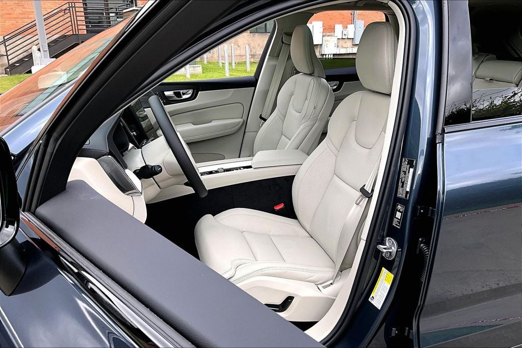 2026 Volvo XC60 B5 Ultra