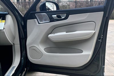 2026 Volvo XC60 B5 Ultra