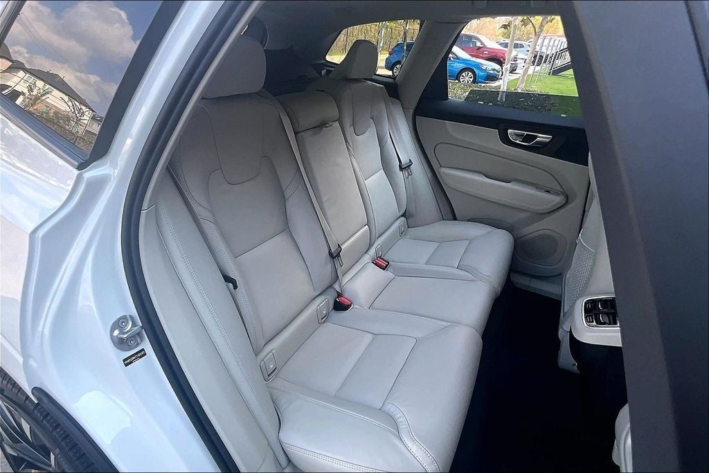 2026 Volvo XC60 B5 Ultra