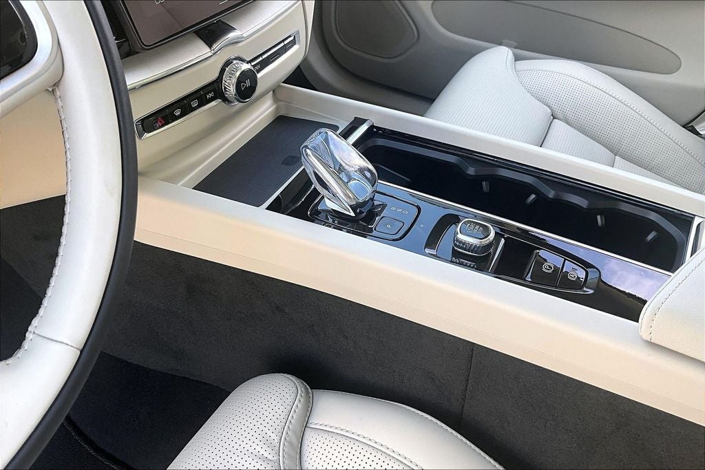 2026 Volvo XC60 B5 Ultra