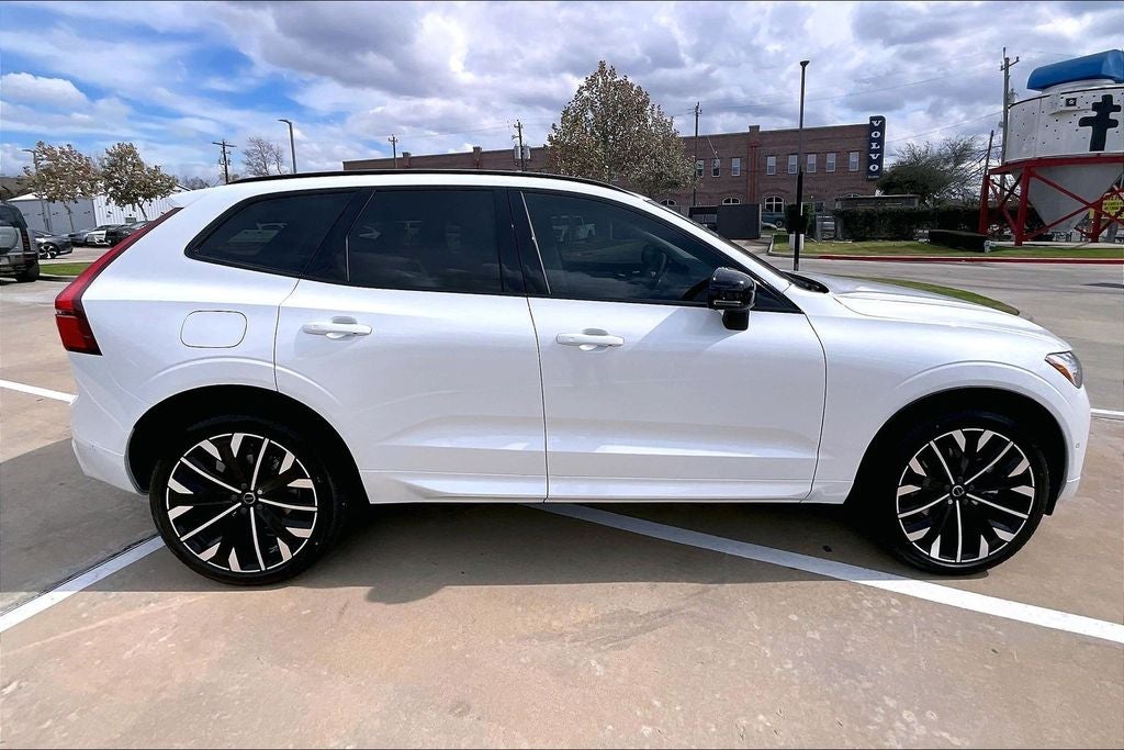 2026 Volvo XC60 B5 Ultra