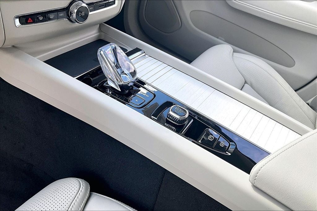 2026 Volvo XC60 B5 Ultra