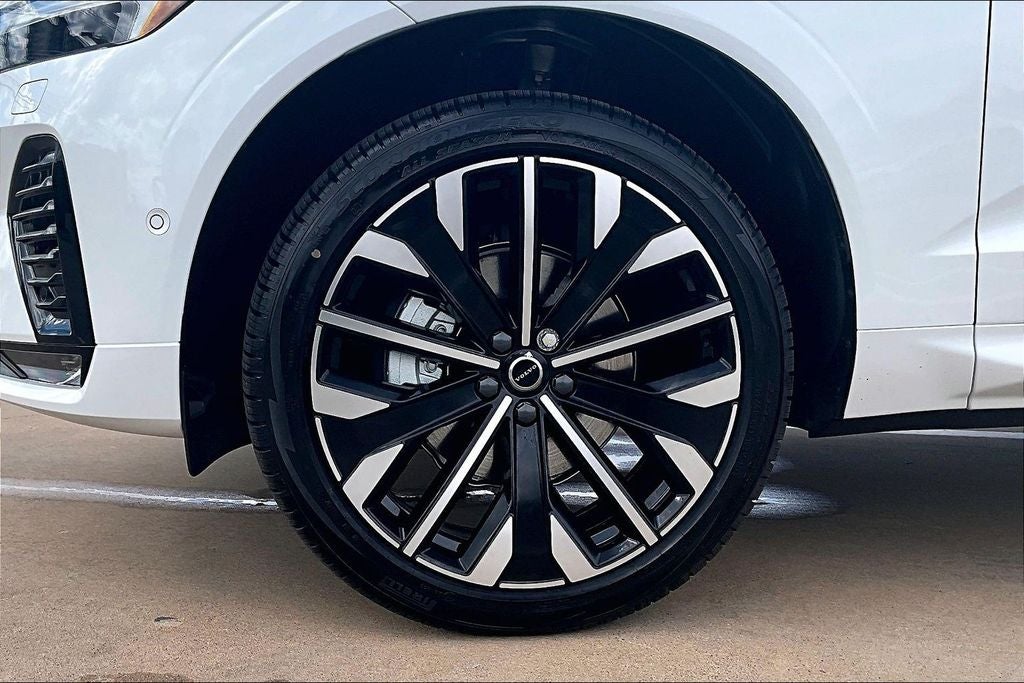 2026 Volvo XC60 B5 Ultra