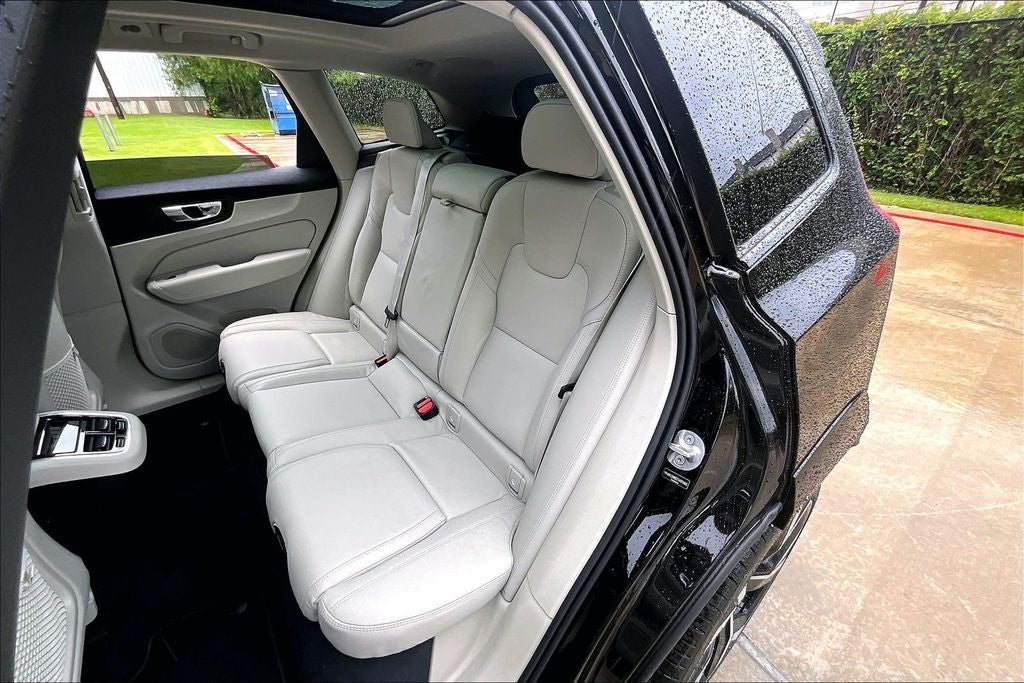 2026 Volvo XC60 B5 Ultra