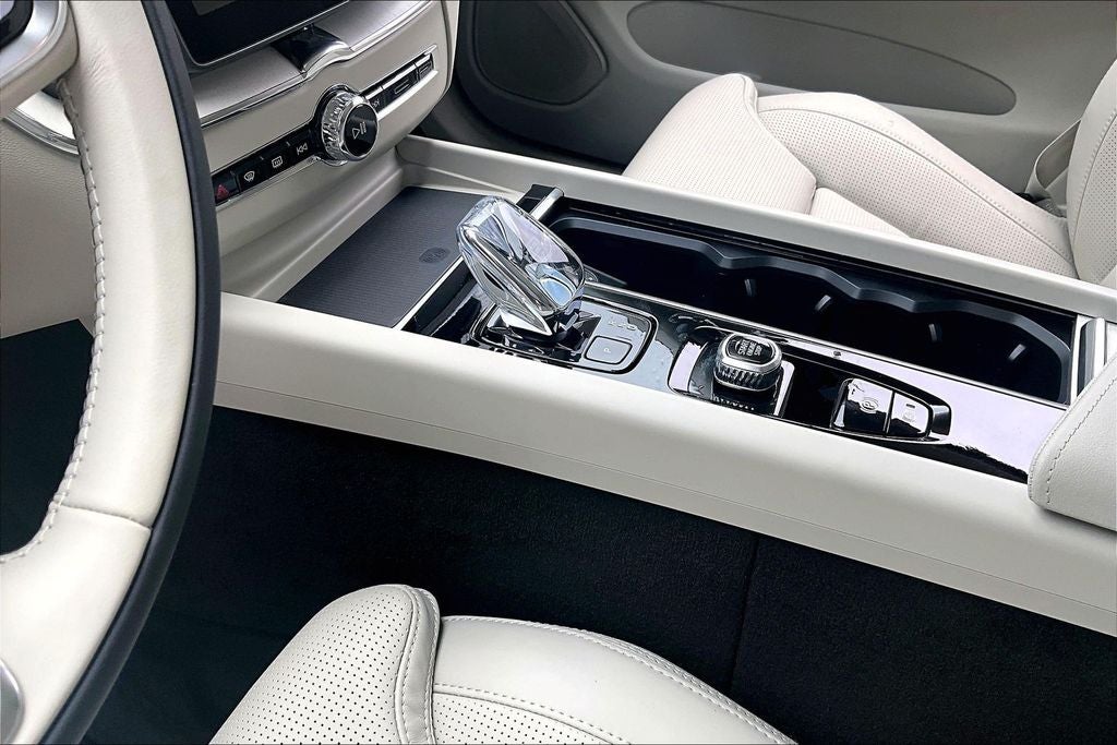 2026 Volvo XC60 B5 Ultra