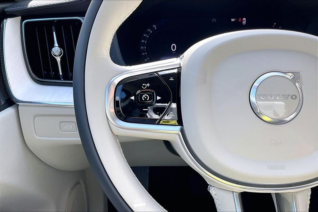 2026 Volvo XC60 B5 Ultra