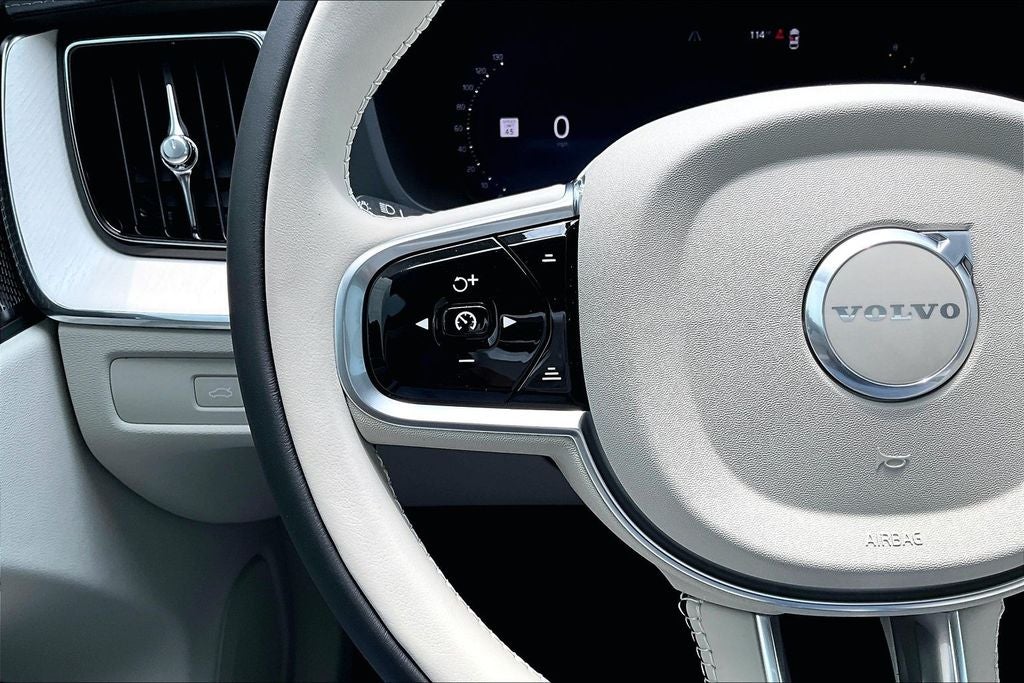 2026 Volvo XC60 B5 Ultra