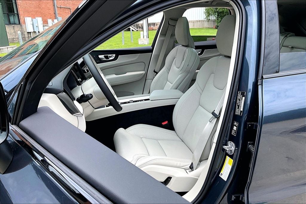 2026 Volvo XC60 B5 Ultra