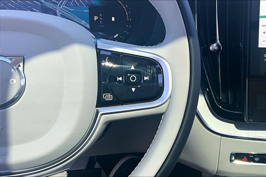 2026 Volvo XC60 B5 Ultra