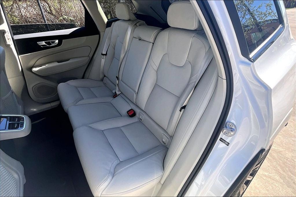 2026 Volvo XC60 B5 Ultra