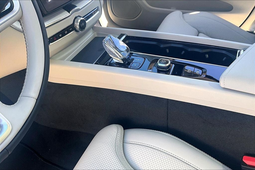 2026 Volvo XC60 B5 Ultra