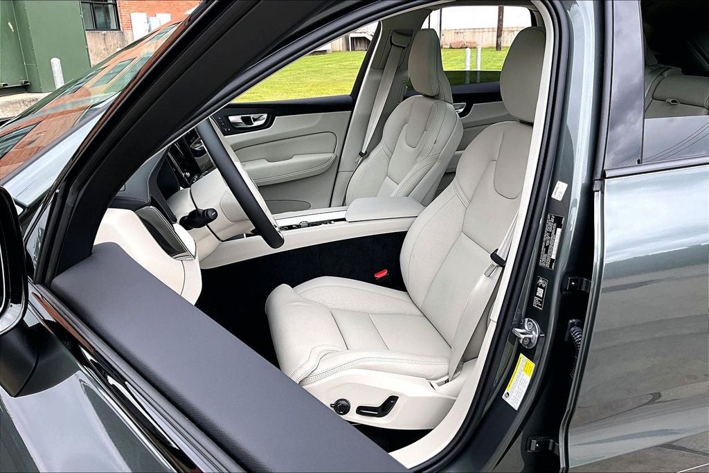 2026 Volvo XC60 B5 Ultra